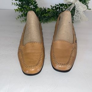 Carriage Court Leather Loafers Sz 9 Color: Camel